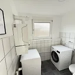 Helle Und Charmante Dachgeschosswohnung In Top-lage Apartment *
