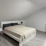 Helle Und Charmante Dachgeschosswohnung In Top-lage