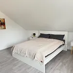 Helle Und Charmante Dachgeschosswohnung In Top-lage *