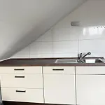 Helle Und Charmante Dachgeschosswohnung In Top-lage Apartment *