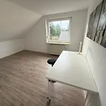 Helle Und Charmante Dachgeschosswohnung In Top-lage Apartment *