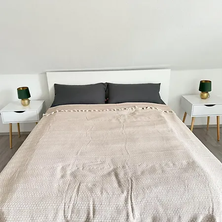 Apartment Helle Und Charmante Dachgeschosswohnung In Top-lage Bochum