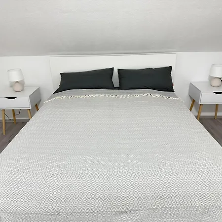 Apartment Helle Und Charmante Dachgeschosswohnung In Top-lage