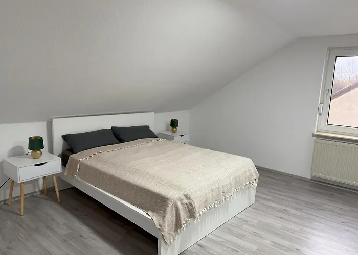 Helle Und Charmante Dachgeschosswohnung In Top-lage