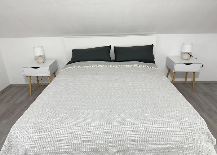 Apartamento Helle Und Charmante Dachgeschosswohnung In Top-lage