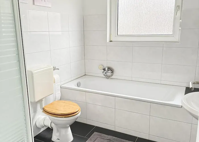 Helle Und Charmante Dachgeschosswohnung In Top-lage Apartamento Bochum